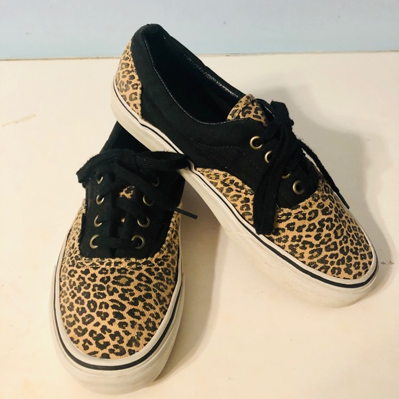 Vans Shoes - Vans off wall sneakers. NWOT